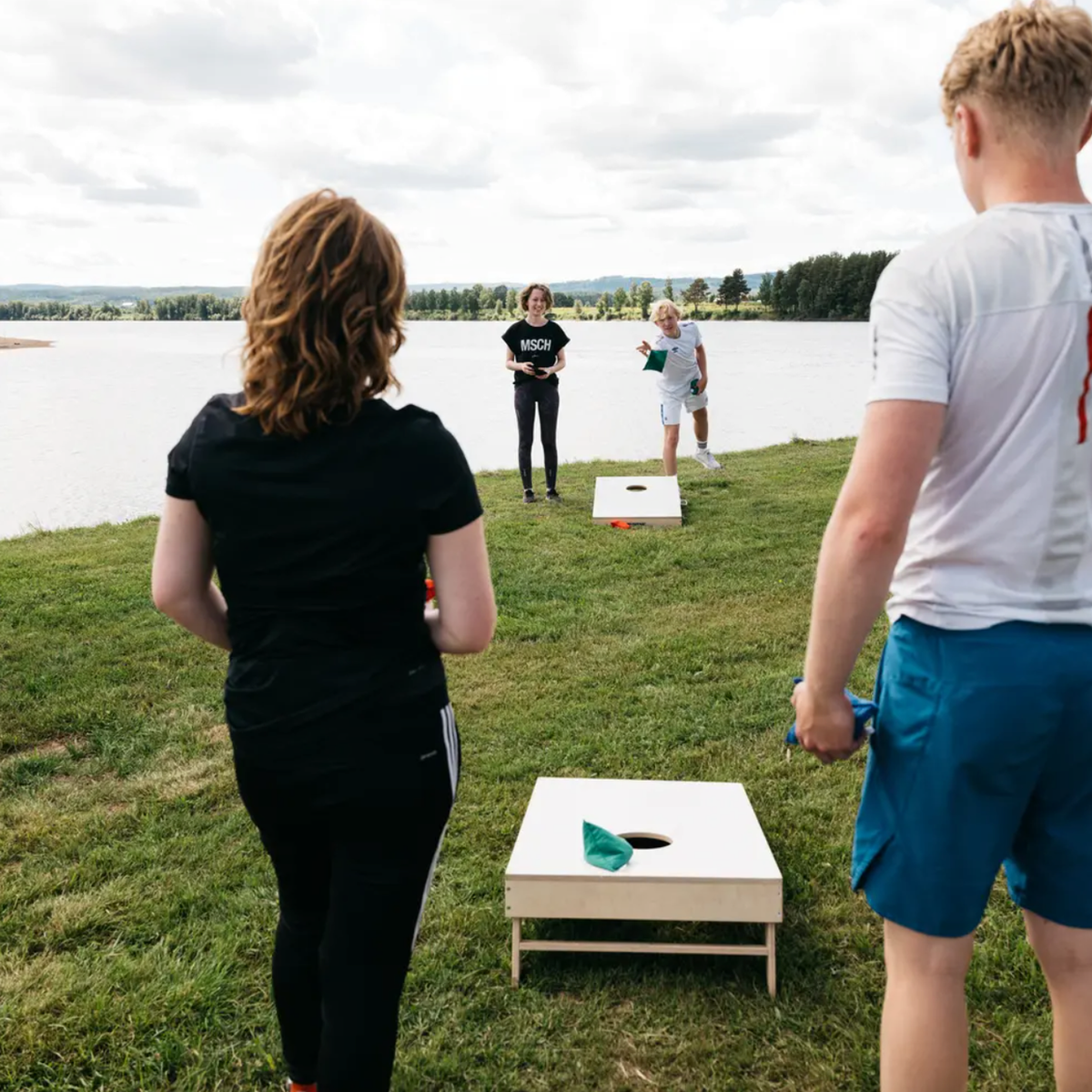 Cornhole Peli - Turnaustason Hernepussi Heittopeli